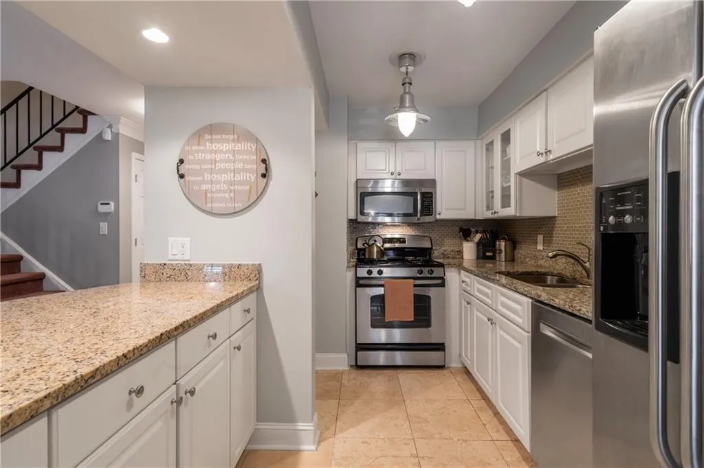 6980 Roswell Road Unit J6, Atlanta, Georgia 30328, 2 Bedrooms Bedrooms, ,2 BathroomsBathrooms,Residential,Sold,6980 Roswell Road Unit J6,6558958