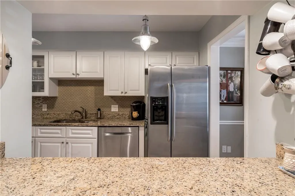 6980 Roswell Road Unit J6, Atlanta, Georgia 30328, 2 Bedrooms Bedrooms, ,2 BathroomsBathrooms,Residential,Sold,6980 Roswell Road Unit J6,6558958