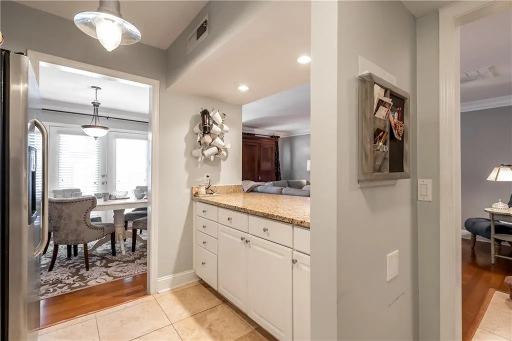 6980 Roswell Road Unit J6, Atlanta, Georgia 30328, 2 Bedrooms Bedrooms, ,2 BathroomsBathrooms,Residential,Sold,6980 Roswell Road Unit J6,6558958