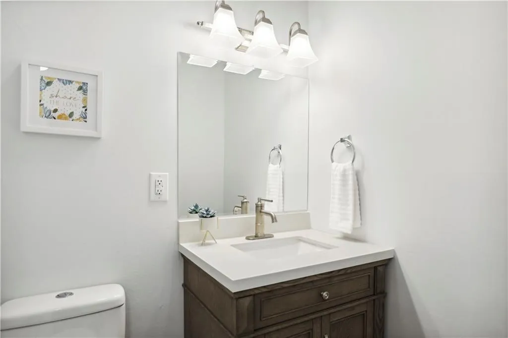 5646 Kingsport Drive, Sandy Springs, Georgia 30342, 2 Bedrooms Bedrooms, ,1 BathroomBathrooms,Residential,Sold,5646 Kingsport Drive,7090279