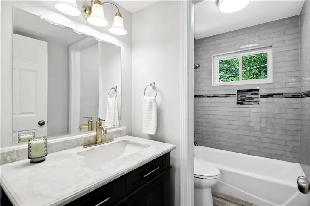 5646 Kingsport Drive, Sandy Springs, Georgia 30342, 2 Bedrooms Bedrooms, ,1 BathroomBathrooms,Residential,Sold,5646 Kingsport Drive,7090279