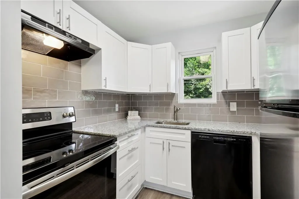 5646 Kingsport Drive, Sandy Springs, Georgia 30342, 2 Bedrooms Bedrooms, ,1 BathroomBathrooms,Residential,Sold,5646 Kingsport Drive,7090279