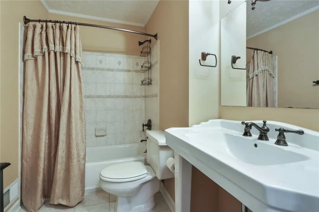 4775 Lafayette Court, Sandy Springs, Georgia 30327, 3 Bedrooms Bedrooms, ,3 BathroomsBathrooms,Residential,Sold,4775 Lafayette Court,6975299