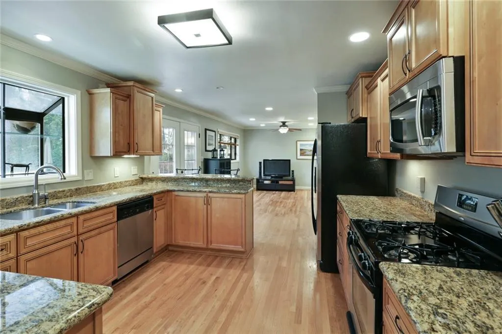 4775 Lafayette Court, Sandy Springs, Georgia 30327, 3 Bedrooms Bedrooms, ,3 BathroomsBathrooms,Residential,Sold,4775 Lafayette Court,6975299