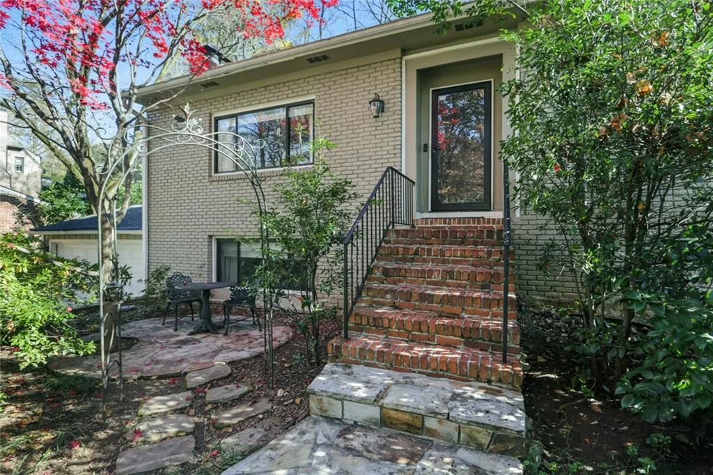 4775 Lafayette Court, Sandy Springs, Georgia 30327, 3 Bedrooms Bedrooms, ,3 BathroomsBathrooms,Residential,Sold,4775 Lafayette Court,6975299