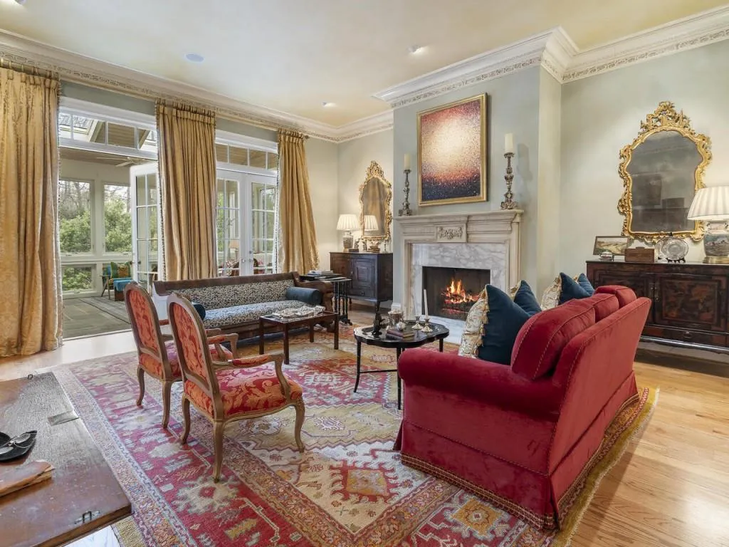 565 Chestnut Rose Lane, Sandy Springs, Georgia 30327, 7 Bedrooms Bedrooms, ,7 BathroomsBathrooms,Residential,Sold,565 Chestnut Rose Lane,7389344