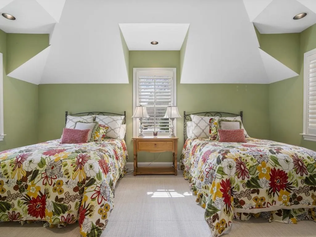 565 Chestnut Rose Lane, Sandy Springs, Georgia 30327, 7 Bedrooms Bedrooms, ,7 BathroomsBathrooms,Residential,Sold,565 Chestnut Rose Lane,7389344