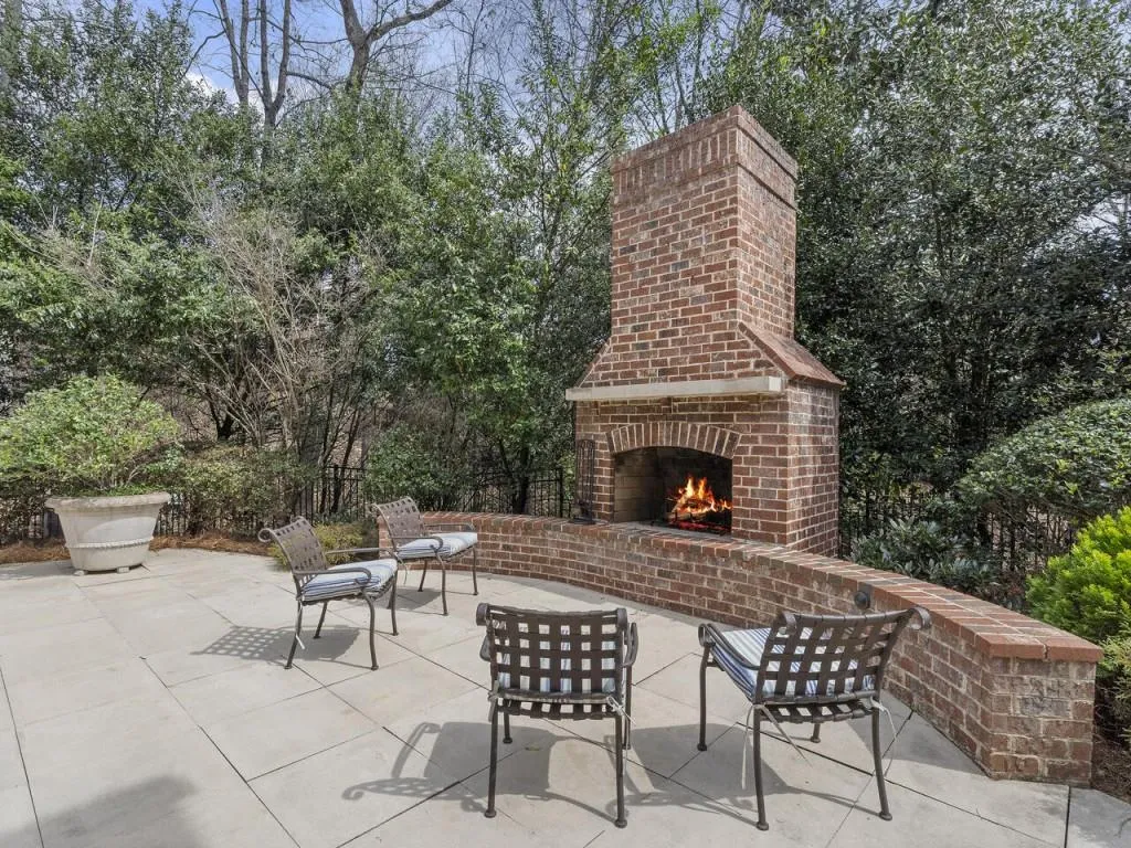 565 Chestnut Rose Lane, Sandy Springs, Georgia 30327, 7 Bedrooms Bedrooms, ,7 BathroomsBathrooms,Residential,Sold,565 Chestnut Rose Lane,7389344