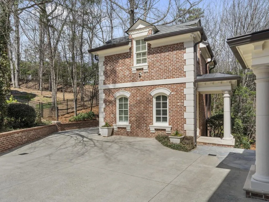 565 Chestnut Rose Lane, Sandy Springs, Georgia 30327, 7 Bedrooms Bedrooms, ,7 BathroomsBathrooms,Residential,Sold,565 Chestnut Rose Lane,7389344