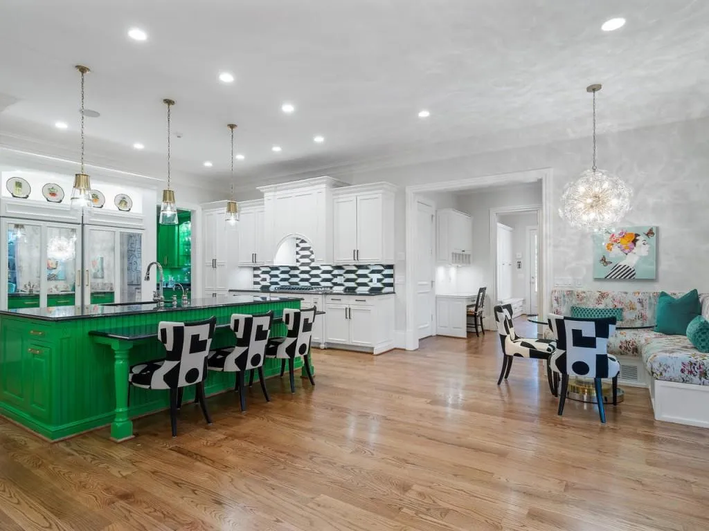 565 Chestnut Rose Lane, Sandy Springs, Georgia 30327, 7 Bedrooms Bedrooms, ,7 BathroomsBathrooms,Residential,Sold,565 Chestnut Rose Lane,7389344