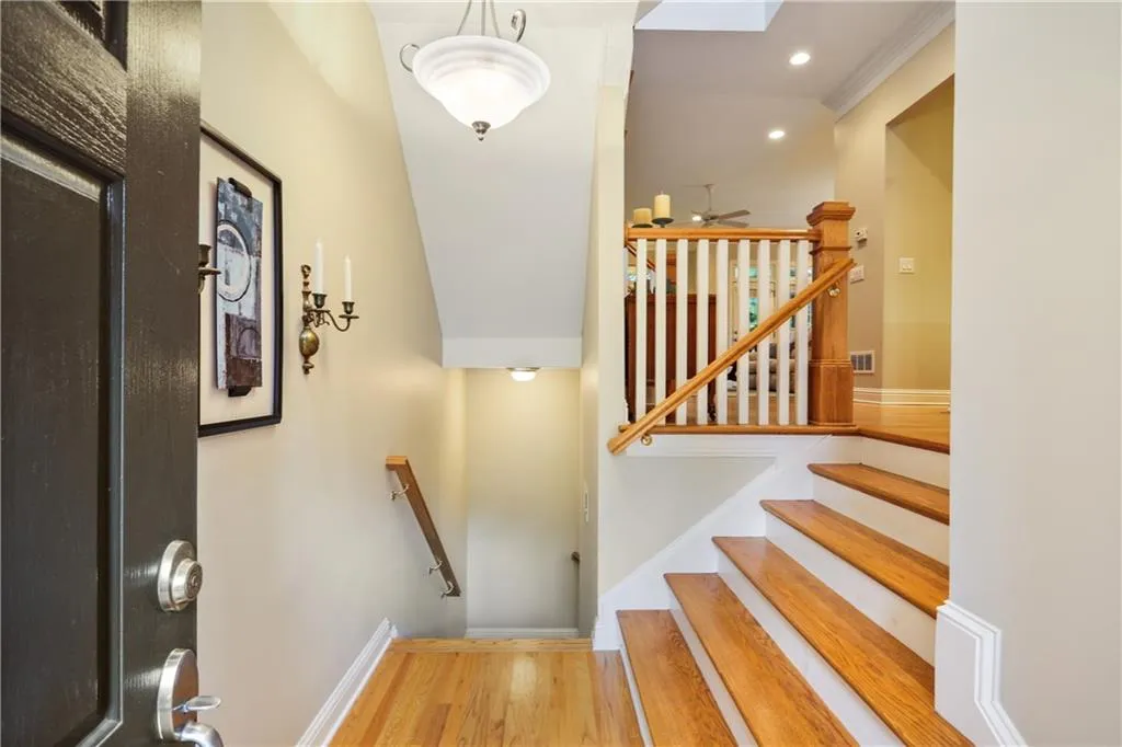 194 Meeting Lane, Atlanta, Georgia 30342, 4 Bedrooms Bedrooms, ,3 BathroomsBathrooms,Residential,Sold,194 Meeting Lane,6064612