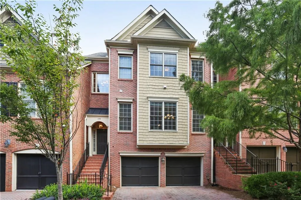 194 Meeting Lane, Atlanta, Georgia 30342, 4 Bedrooms Bedrooms, ,3 BathroomsBathrooms,Residential,Sold,194 Meeting Lane,6064612