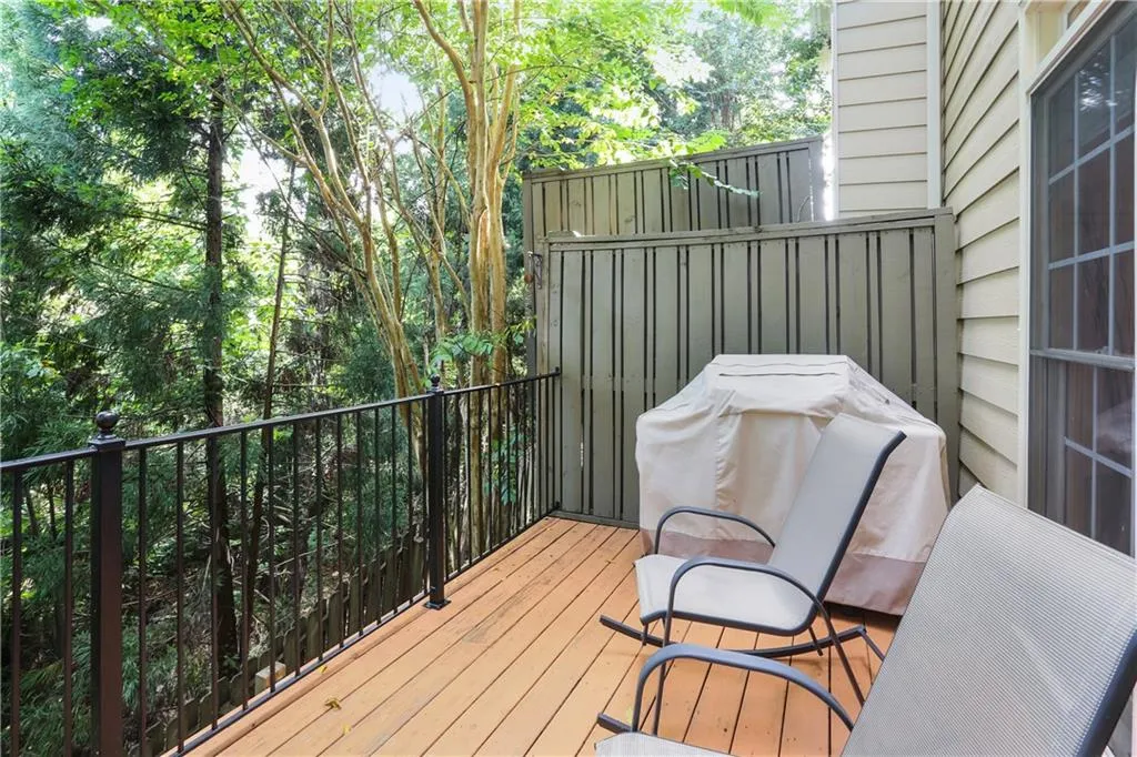 194 Meeting Lane, Atlanta, Georgia 30342, 4 Bedrooms Bedrooms, ,3 BathroomsBathrooms,Residential,Sold,194 Meeting Lane,6064612