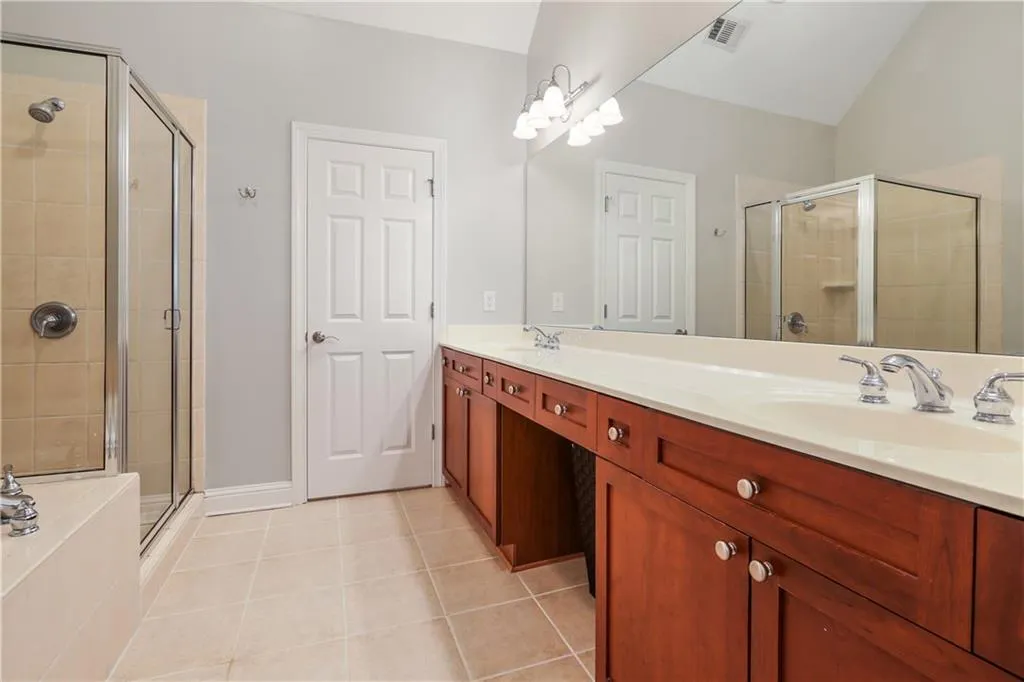 194 Meeting Lane, Atlanta, Georgia 30342, 4 Bedrooms Bedrooms, ,3 BathroomsBathrooms,Residential,Sold,194 Meeting Lane,6064612