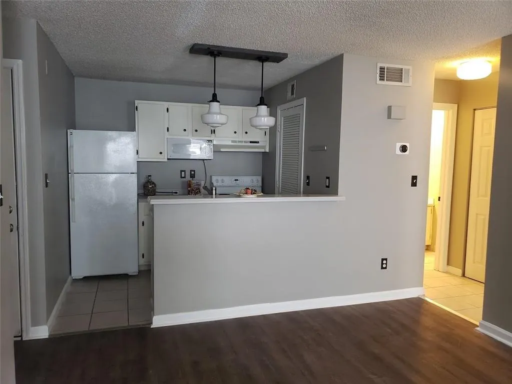 406 Granville Court Unit 406, Atlanta, Georgia 30328, 1 Bedroom Bedrooms, ,1 BathroomBathrooms,Residential,Sold,406 Granville Court Unit 406,6679882