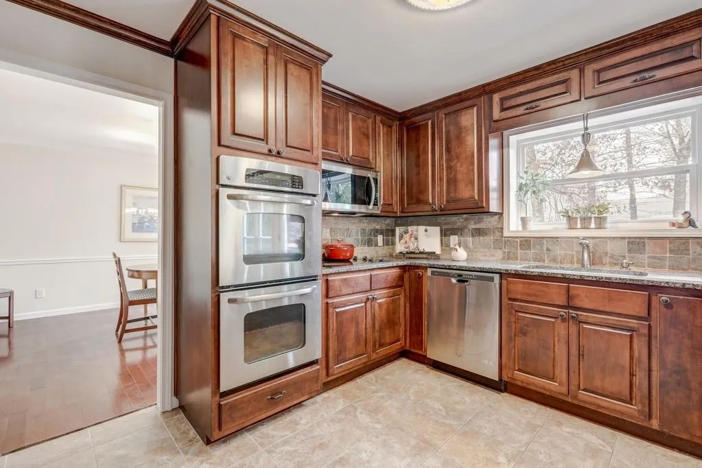 7543 Kinsella Court, Sandy Springs, Georgia 30350, 4 Bedrooms Bedrooms, ,2 BathroomsBathrooms,Residential,Sold,7543 Kinsella Court,6519396