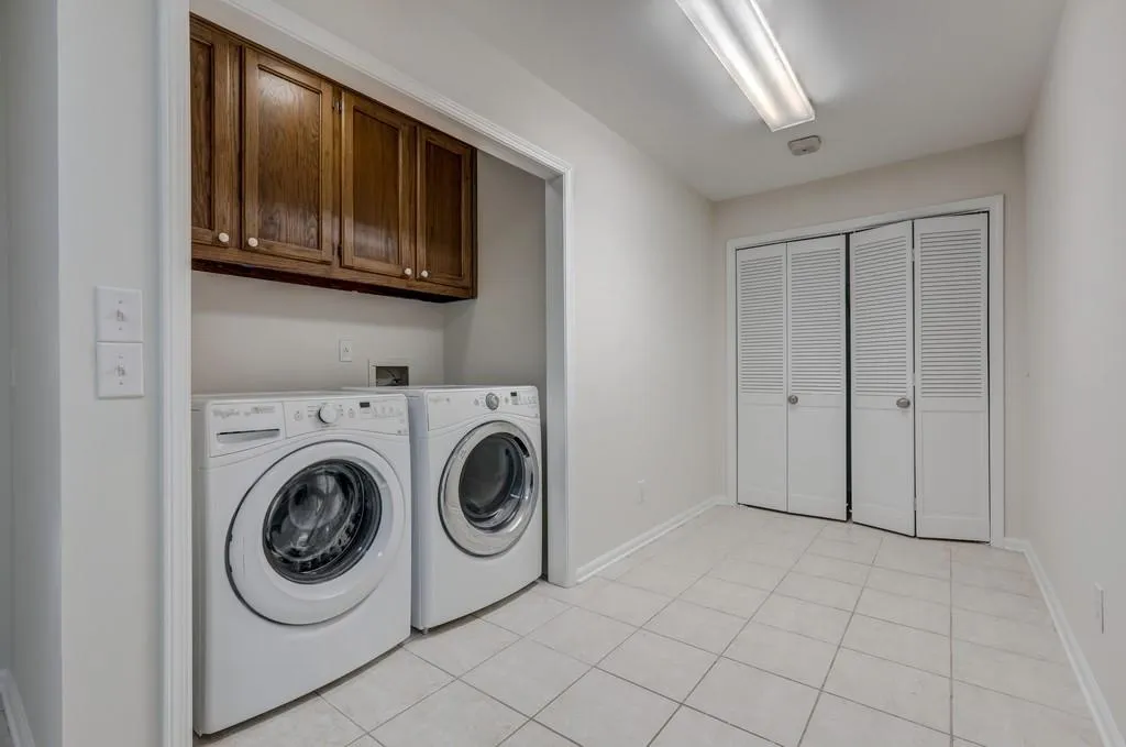 7543 Kinsella Court, Sandy Springs, Georgia 30350, 4 Bedrooms Bedrooms, ,2 BathroomsBathrooms,Residential,Sold,7543 Kinsella Court,6519396