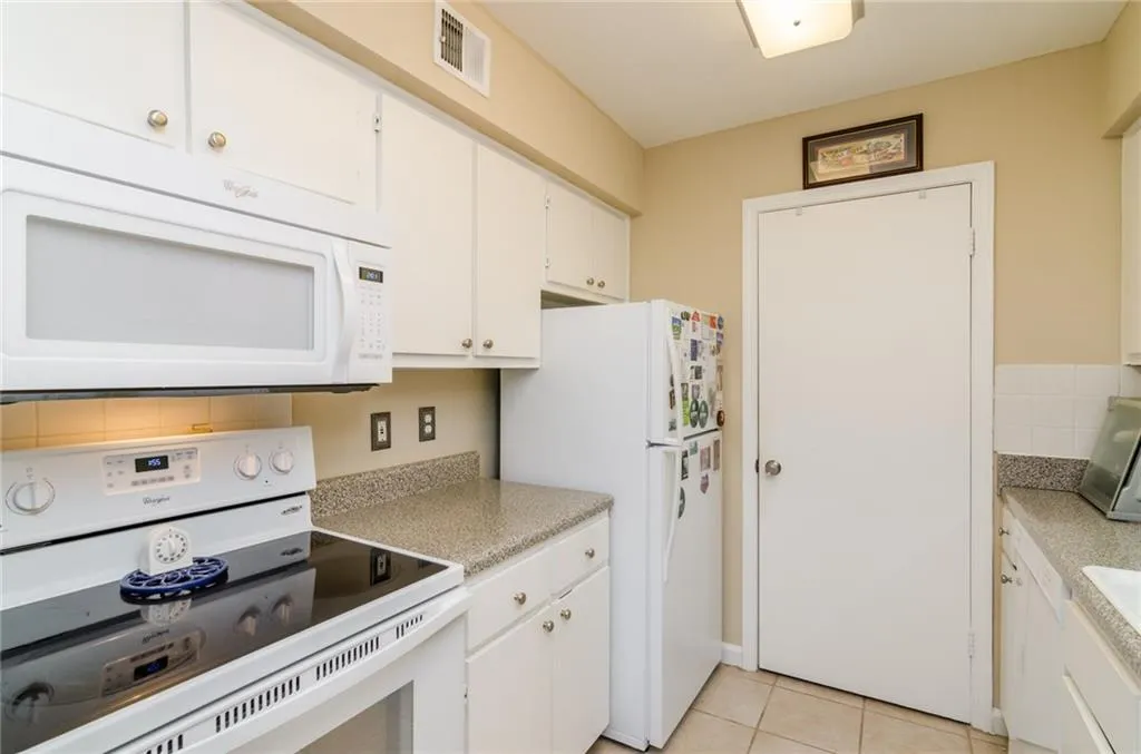 1207 Wingate Way, Sandy Springs, Georgia 30350, 2 Bedrooms Bedrooms, ,2 BathroomsBathrooms,Residential,Sold,1207 Wingate Way,5748907