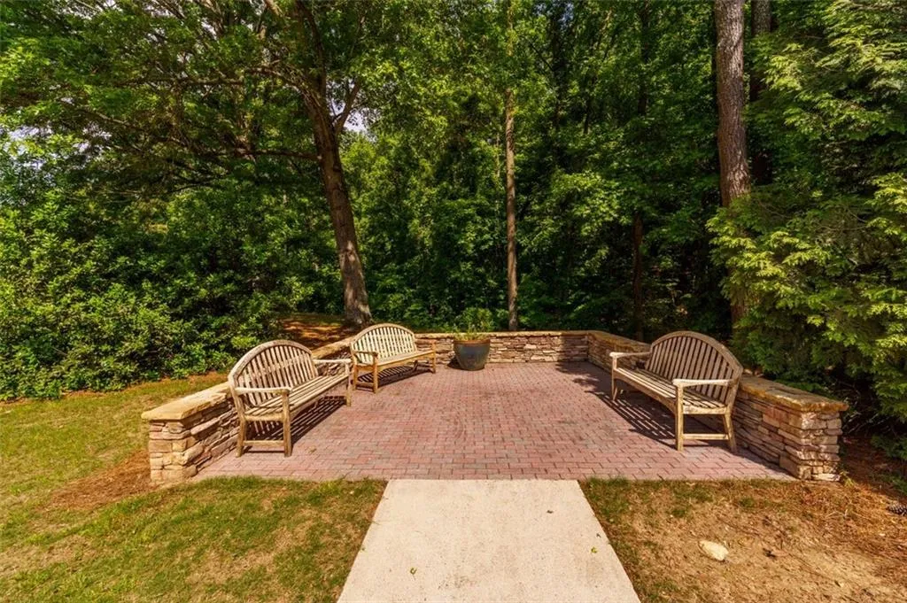 So many spots to enjoy the trees, flowers, birds and natural beauty of One River Place So many spots to enjoy the trees, flowers, birds and natural beauty of One River Place