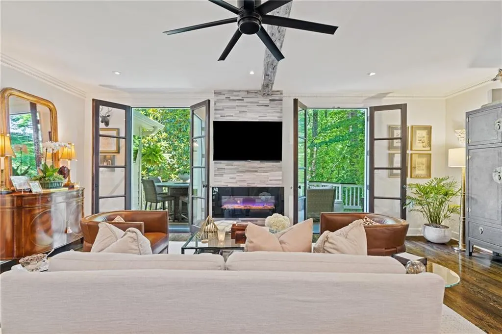 Atlanta, Georgia 30339, 3 Bedrooms Bedrooms, 0 ,2 BathroomsBathrooms,Residential,For Sale,7777531