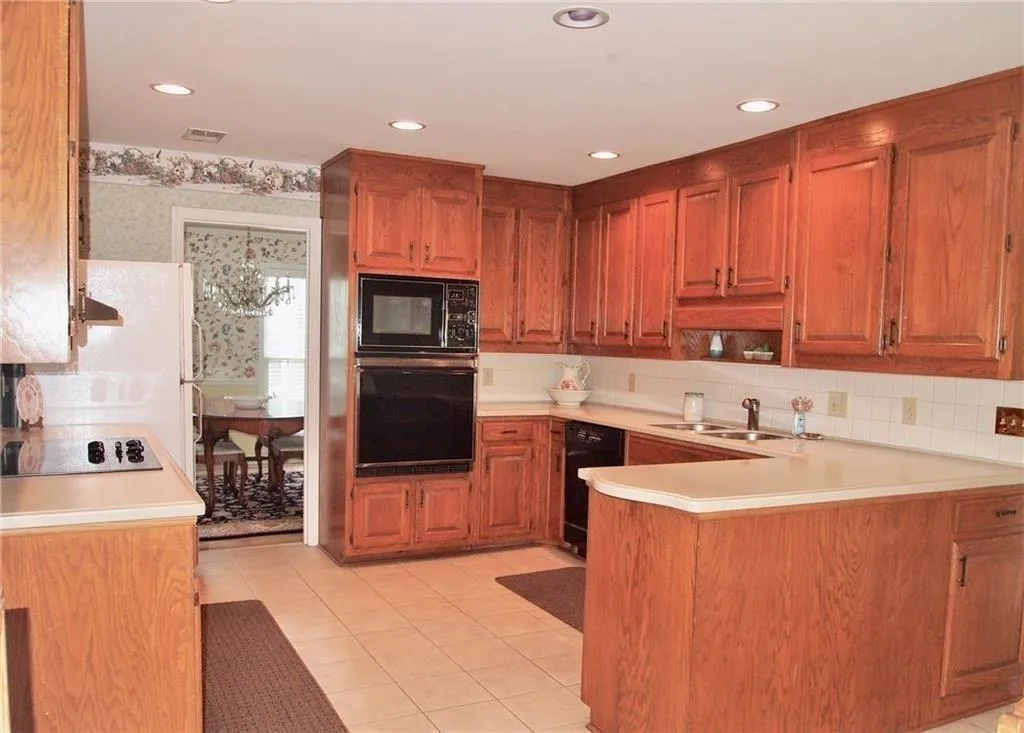 6925 Northgreen Drive, Sandy Springs, Georgia 30328, 4 Bedrooms Bedrooms, ,2 BathroomsBathrooms,Residential,Sold,6925 Northgreen Drive,6046601