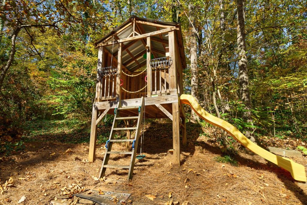 115 River North Walk, Sandy Springs, Georgia 30328, 4 Bedrooms Bedrooms, ,3 BathroomsBathrooms,Residential,Sold,115 River North Walk,7301793