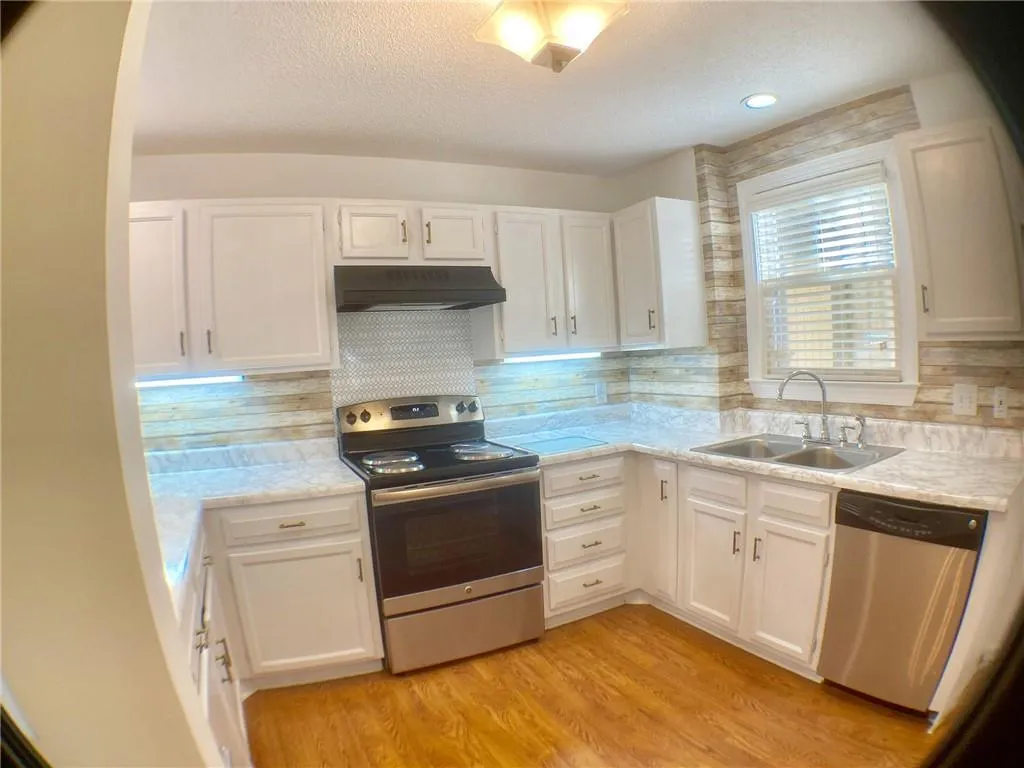 401 Abingdon Way, Atlanta, Georgia 30328, 2 Bedrooms Bedrooms, ,2 BathroomsBathrooms,Residential,Sold,401 Abingdon Way,6686453