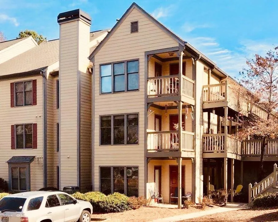 401 Abingdon Way, Atlanta, Georgia 30328, 2 Bedrooms Bedrooms, ,2 BathroomsBathrooms,Residential,Sold,401 Abingdon Way,6686453