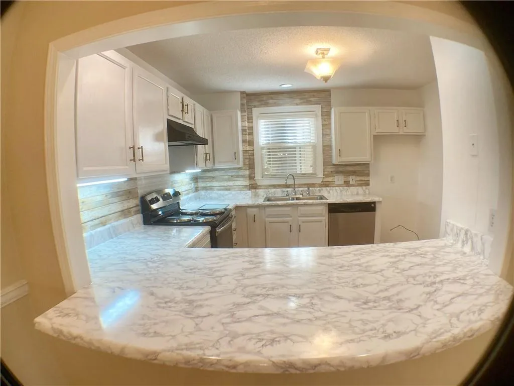 401 Abingdon Way, Atlanta, Georgia 30328, 2 Bedrooms Bedrooms, ,2 BathroomsBathrooms,Residential,Sold,401 Abingdon Way,6686453