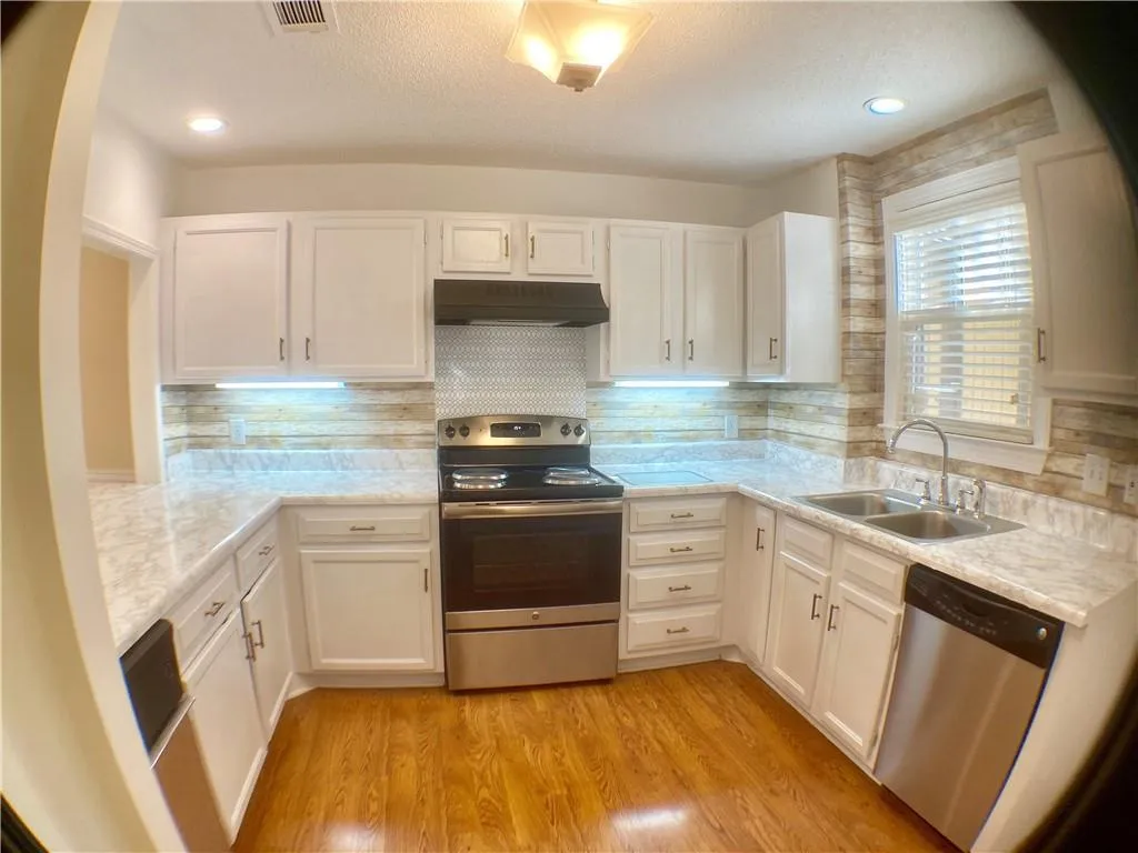 401 Abingdon Way, Atlanta, Georgia 30328, 2 Bedrooms Bedrooms, ,2 BathroomsBathrooms,Residential,Sold,401 Abingdon Way,6686453