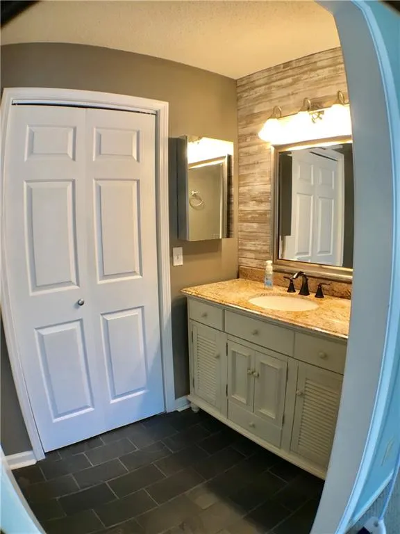 401 Abingdon Way, Atlanta, Georgia 30328, 2 Bedrooms Bedrooms, ,2 BathroomsBathrooms,Residential,Sold,401 Abingdon Way,6686453