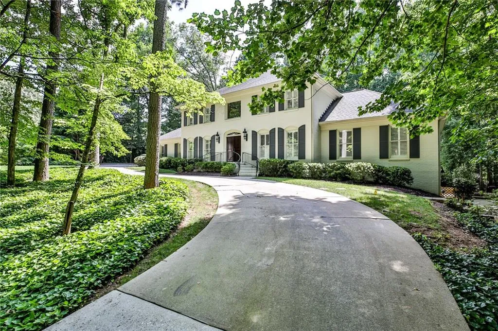1320 Belmore Way, Sandy Springs, Georgia 30350, 5 Bedrooms Bedrooms, ,4 BathroomsBathrooms,Residential,Sold,1320 Belmore Way,6734083