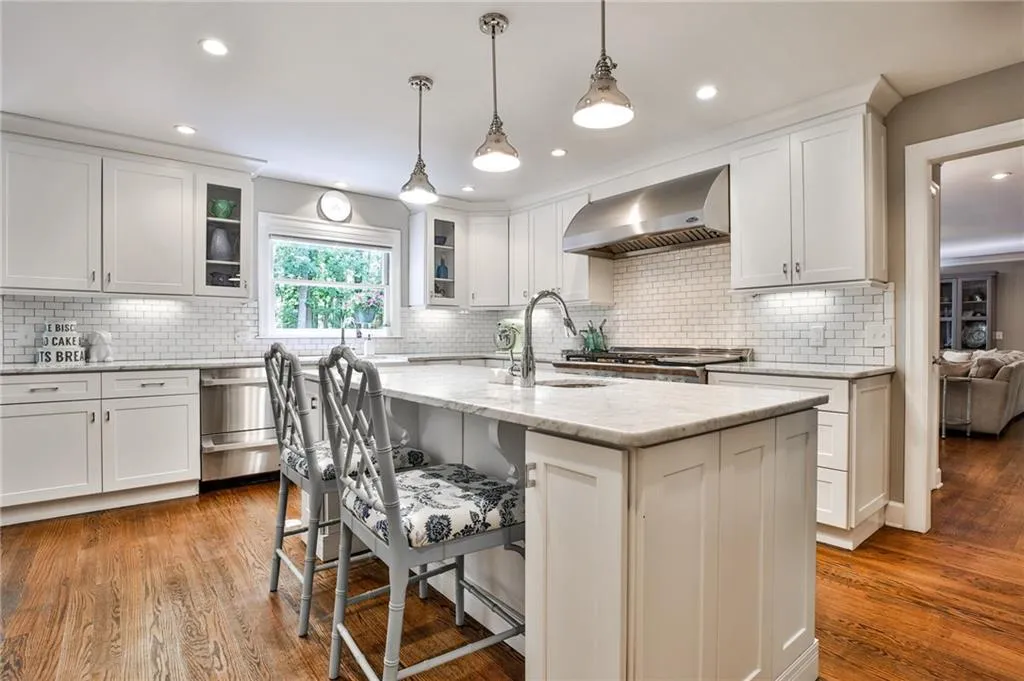 1320 Belmore Way, Sandy Springs, Georgia 30350, 5 Bedrooms Bedrooms, ,4 BathroomsBathrooms,Residential,Sold,1320 Belmore Way,6734083