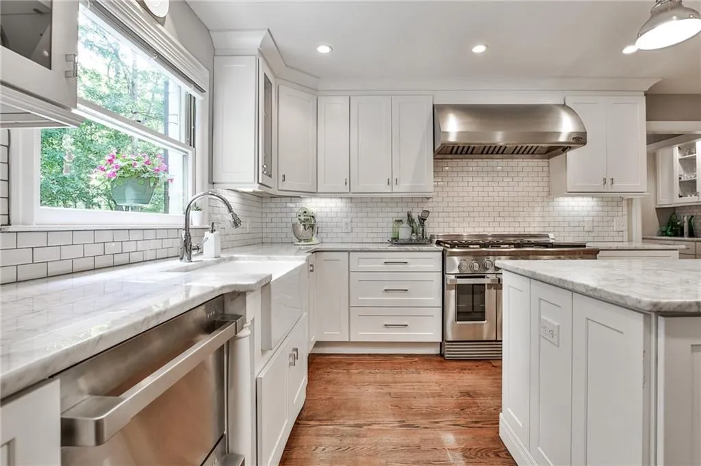 1320 Belmore Way, Sandy Springs, Georgia 30350, 5 Bedrooms Bedrooms, ,4 BathroomsBathrooms,Residential,Sold,1320 Belmore Way,6734083