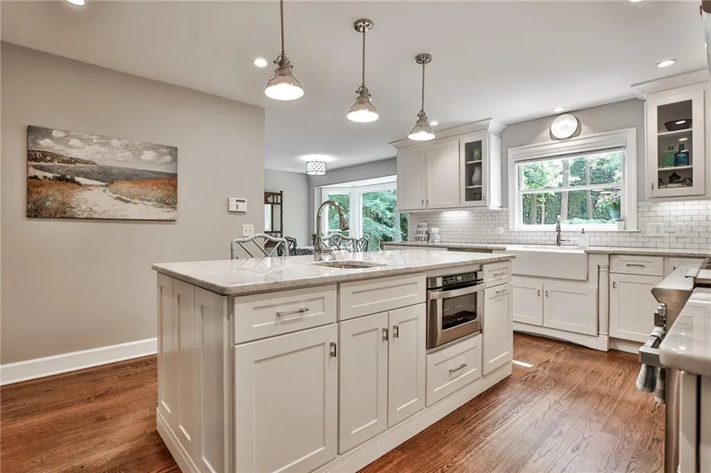 1320 Belmore Way, Sandy Springs, Georgia 30350, 5 Bedrooms Bedrooms, ,4 BathroomsBathrooms,Residential,Sold,1320 Belmore Way,6734083