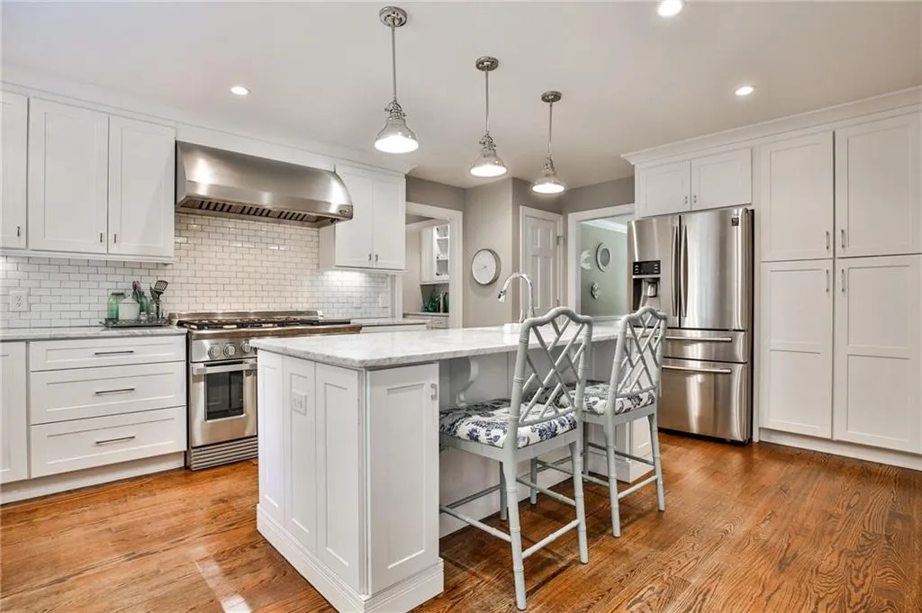 1320 Belmore Way, Sandy Springs, Georgia 30350, 5 Bedrooms Bedrooms, ,4 BathroomsBathrooms,Residential,Sold,1320 Belmore Way,6734083