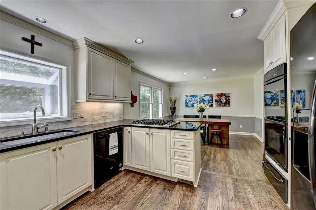 6695 River Springs Court, Atlanta, Georgia 30328, 4 Bedrooms Bedrooms, ,2 BathroomsBathrooms,Residential,Sold,6695 River Springs Court,6896111 6695 River Springs Court, Atlanta, Georgia 30328, 4 Bedrooms Bedrooms, ,2 BathroomsBathrooms,Residential,Sold,6695 River Springs Court,6896111