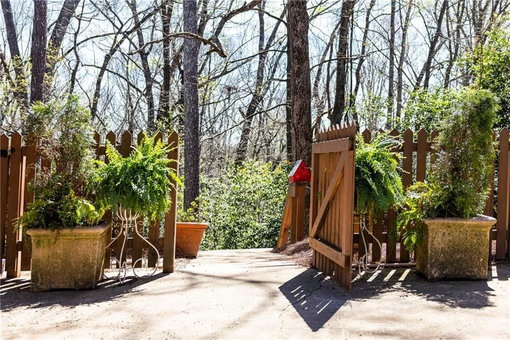310 Cameron Ridge Drive Nw, Atlanta, Georgia 30328, 4 Bedrooms Bedrooms, ,3 BathroomsBathrooms,Residential,Sold,310 Cameron Ridge Drive Nw,7731822