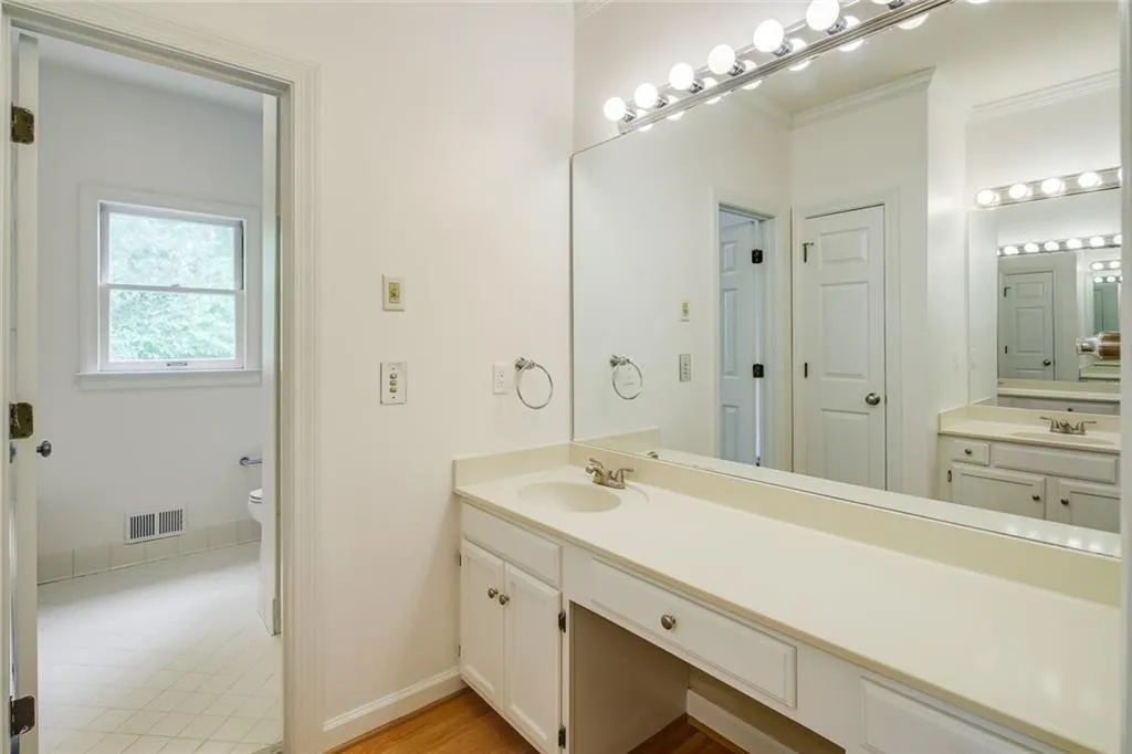 5680 River Oaks Place Unit 25, Atlanta, Georgia 30327, 2 Bedrooms Bedrooms, ,2 BathroomsBathrooms,Residential,Sold,5680 River Oaks Place Unit 25,6739647