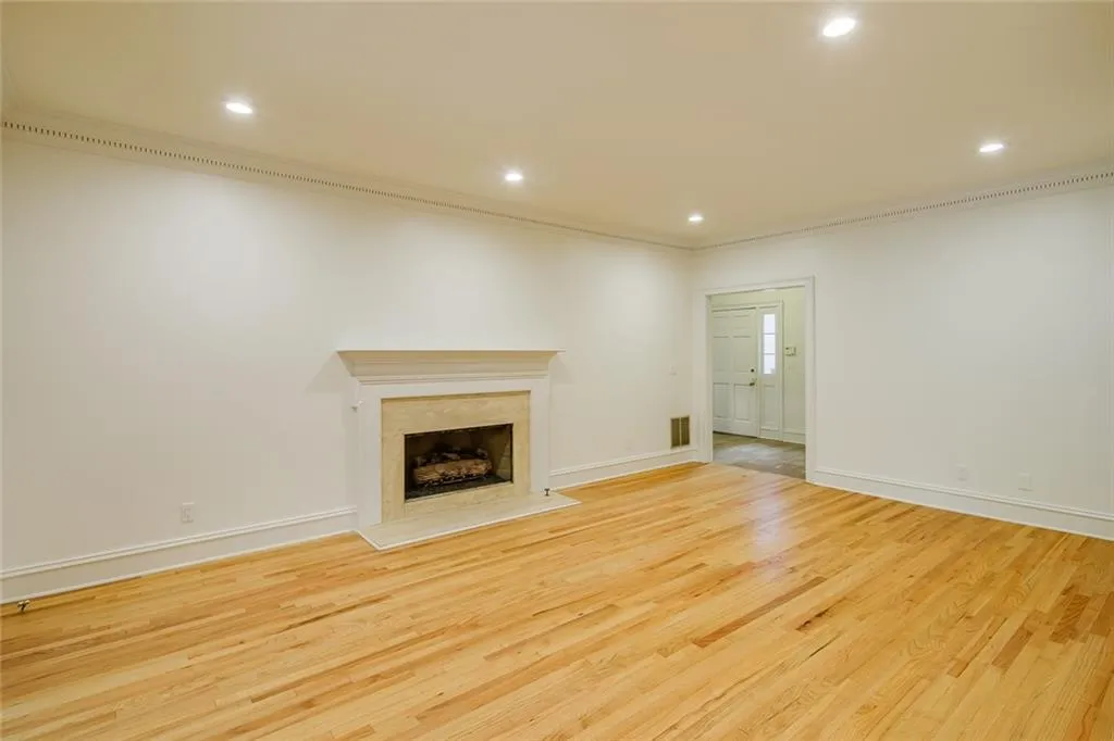 5680 River Oaks Place Unit 25, Atlanta, Georgia 30327, 2 Bedrooms Bedrooms, ,2 BathroomsBathrooms,Residential,Sold,5680 River Oaks Place Unit 25,6739647