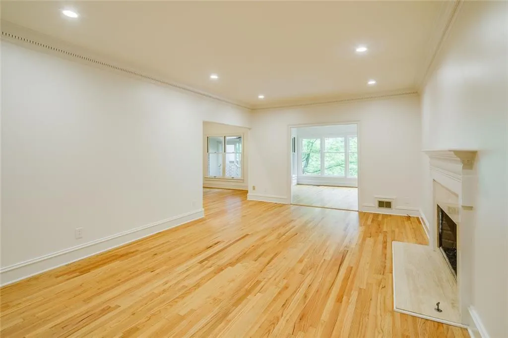 5680 River Oaks Place Unit 25, Atlanta, Georgia 30327, 2 Bedrooms Bedrooms, ,2 BathroomsBathrooms,Residential,Sold,5680 River Oaks Place Unit 25,6739647