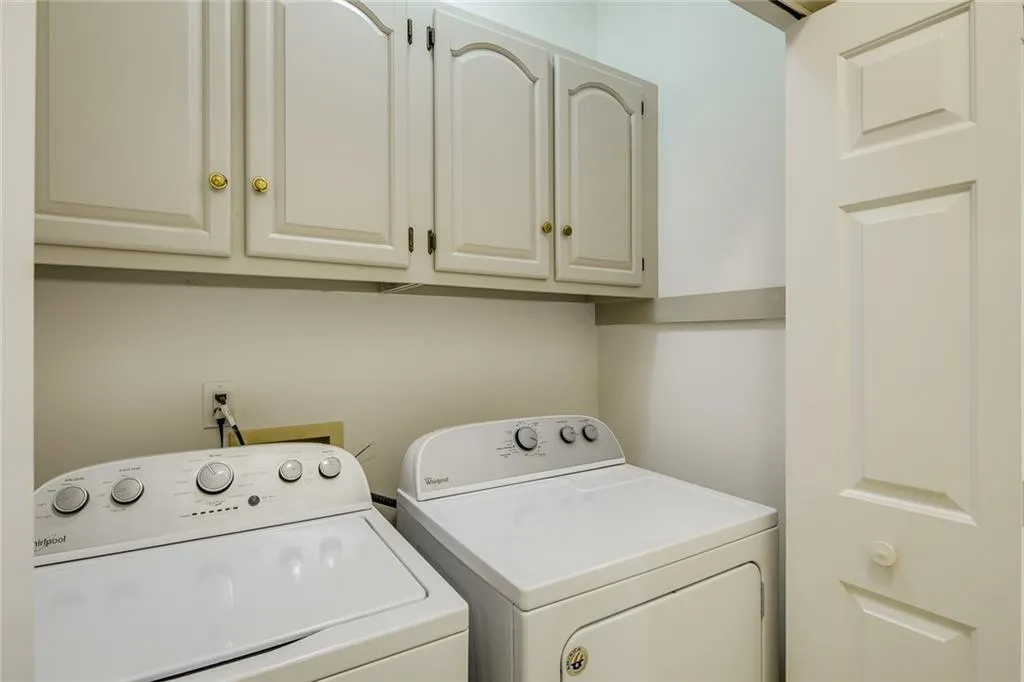 5680 River Oaks Place Unit 25, Atlanta, Georgia 30327, 2 Bedrooms Bedrooms, ,2 BathroomsBathrooms,Residential,Sold,5680 River Oaks Place Unit 25,6739647