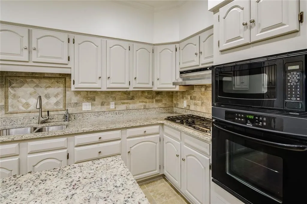 5680 River Oaks Place Unit 25, Atlanta, Georgia 30327, 2 Bedrooms Bedrooms, ,2 BathroomsBathrooms,Residential,Sold,5680 River Oaks Place Unit 25,6739647