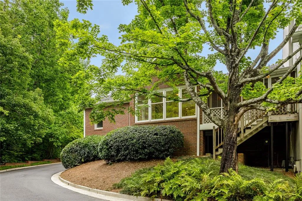 5680 River Oaks Place Unit 25, Atlanta, Georgia 30327, 2 Bedrooms Bedrooms, ,2 BathroomsBathrooms,Residential,Sold,5680 River Oaks Place Unit 25,6739647