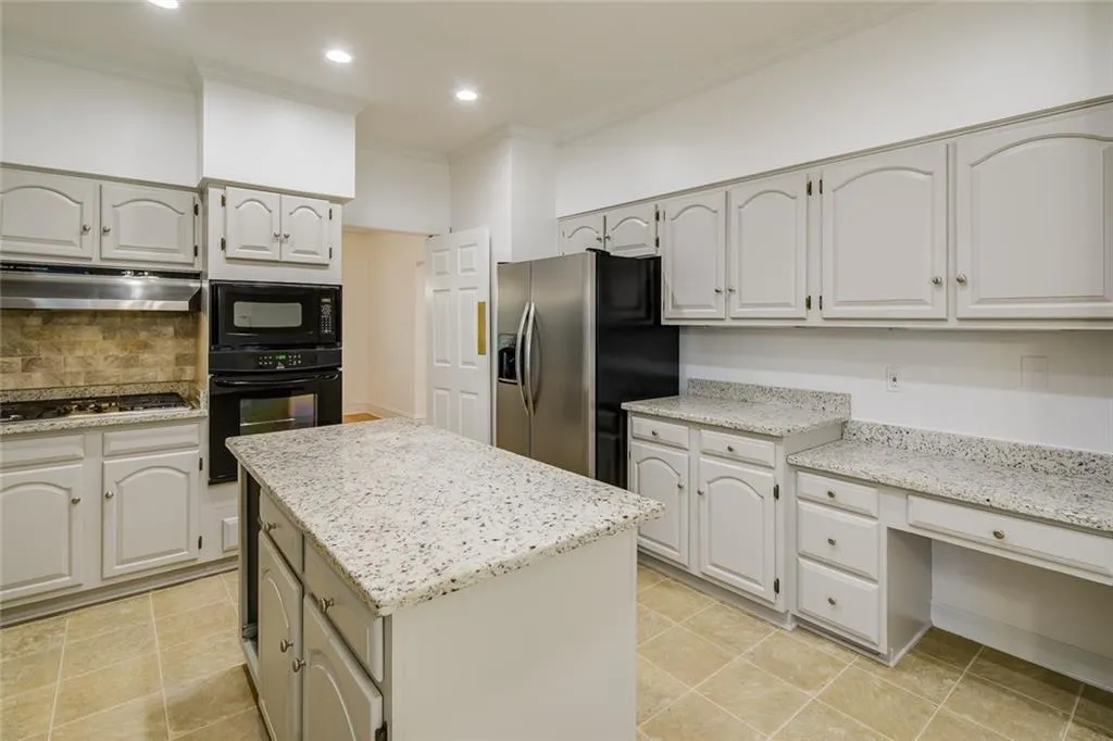 5680 River Oaks Place Unit 25, Atlanta, Georgia 30327, 2 Bedrooms Bedrooms, ,2 BathroomsBathrooms,Residential,Sold,5680 River Oaks Place Unit 25,6739647