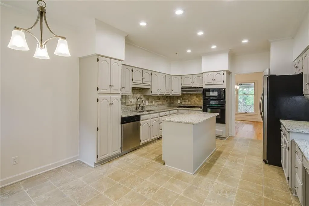 5680 River Oaks Place Unit 25, Atlanta, Georgia 30327, 2 Bedrooms Bedrooms, ,2 BathroomsBathrooms,Residential,Sold,5680 River Oaks Place Unit 25,6739647