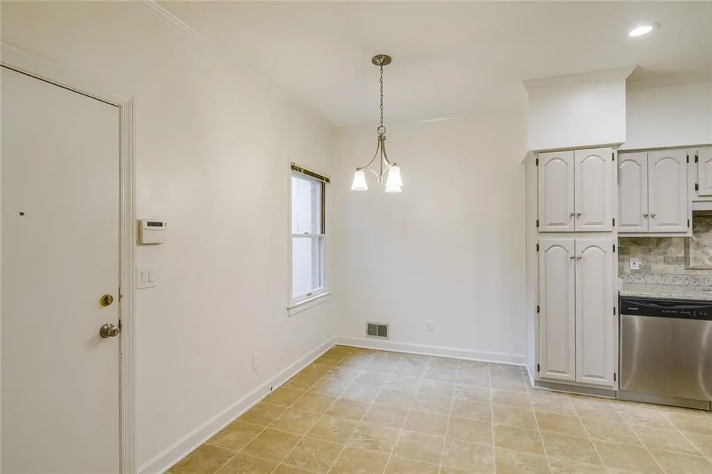 5680 River Oaks Place Unit 25, Atlanta, Georgia 30327, 2 Bedrooms Bedrooms, ,2 BathroomsBathrooms,Residential,Sold,5680 River Oaks Place Unit 25,6739647