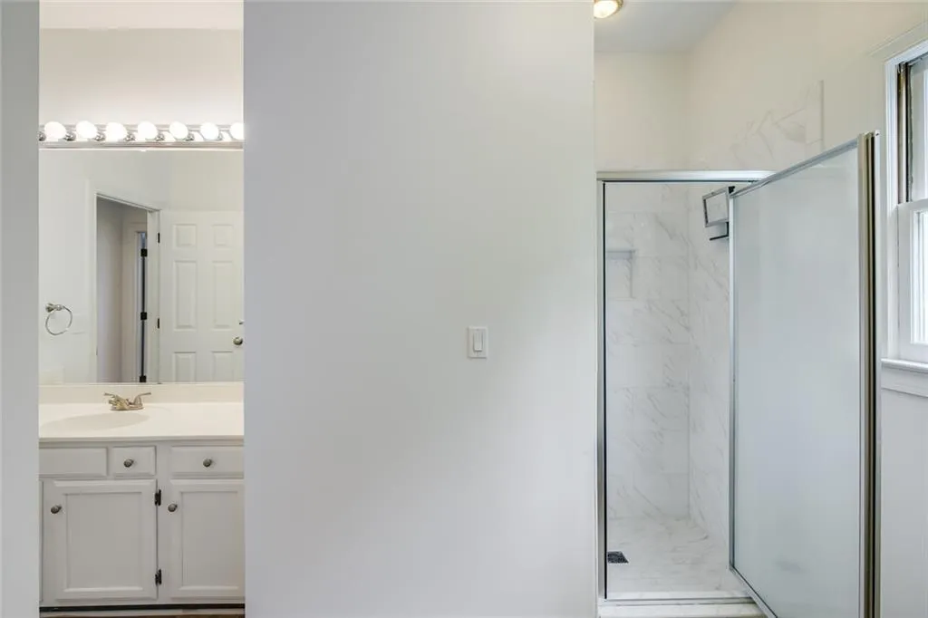 5680 River Oaks Place Unit 25, Atlanta, Georgia 30327, 2 Bedrooms Bedrooms, ,2 BathroomsBathrooms,Residential,Sold,5680 River Oaks Place Unit 25,6739647