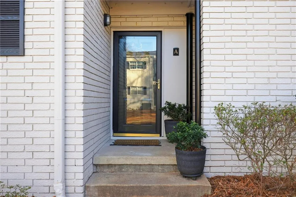 311 Peachtree Hills Avenue Ne Unit 4a, Atlanta, Georgia 30305, 2 Bedrooms Bedrooms, 0 ,1 BathroomBathrooms,Residential,For Sale,311 Peachtree Hills Avenue Ne Unit 4a,7711424