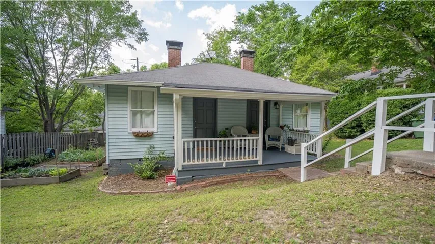 Front of home with charming front porch
